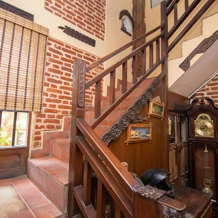 Hong Si Hotel- A Home Away From Home